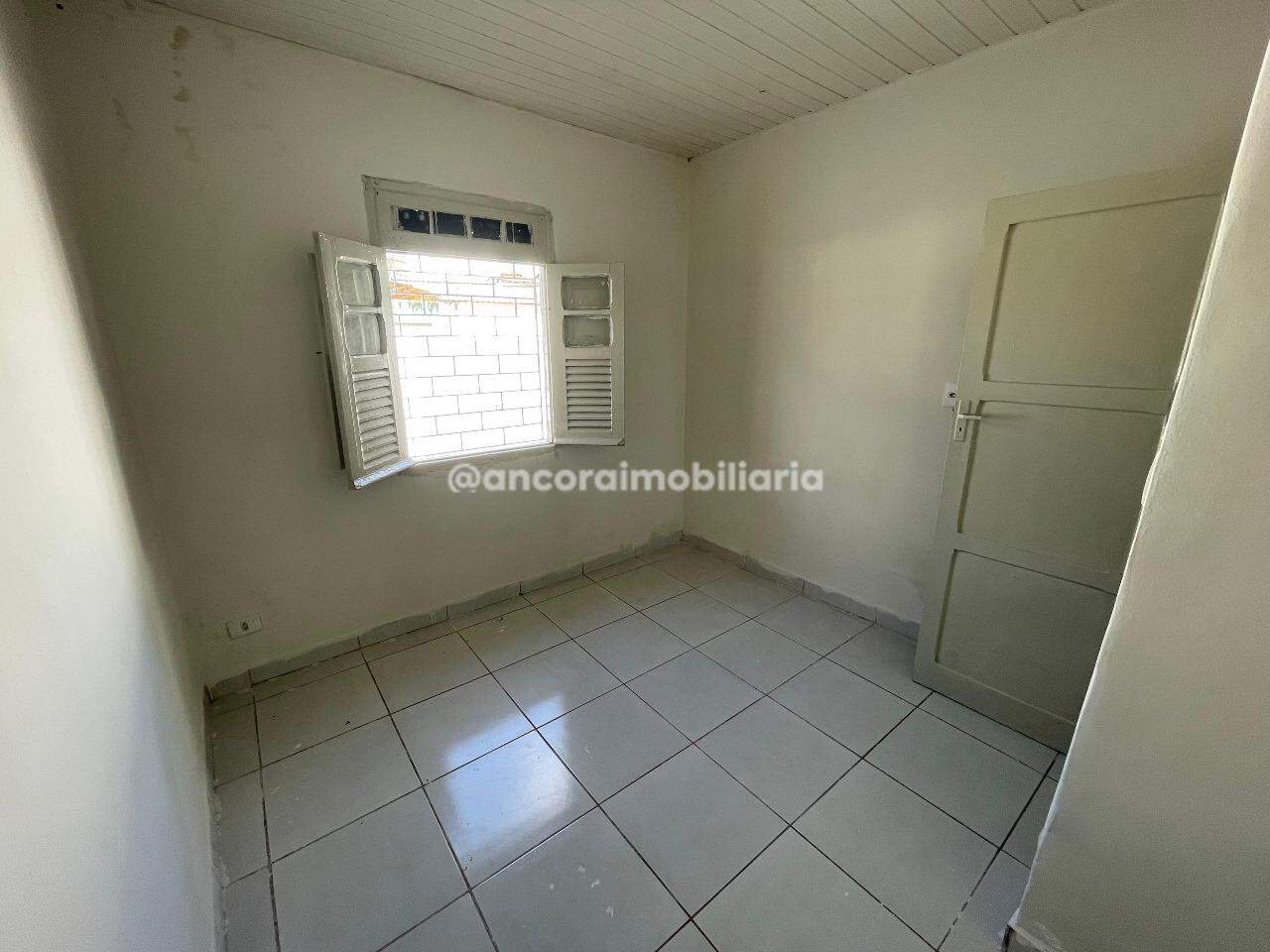 Casa para aluguel no Barro: 