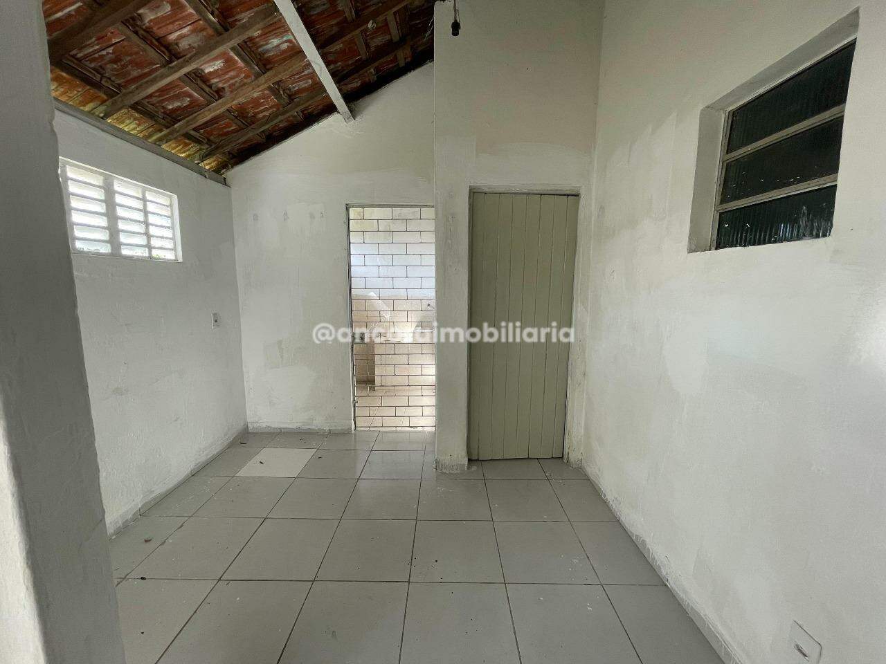 Casa para aluguel no Barro: 