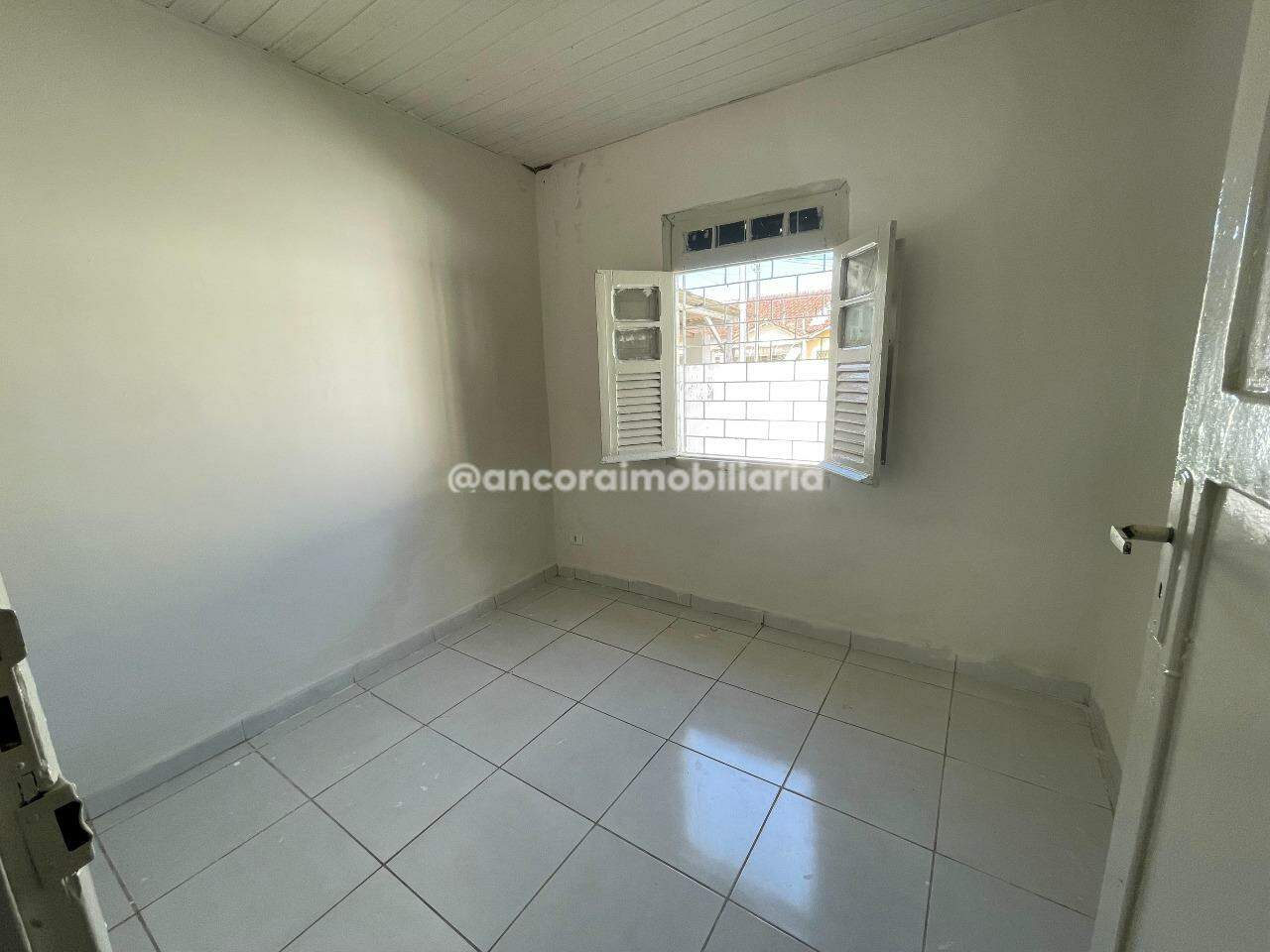 Casa para aluguel no Barro: 