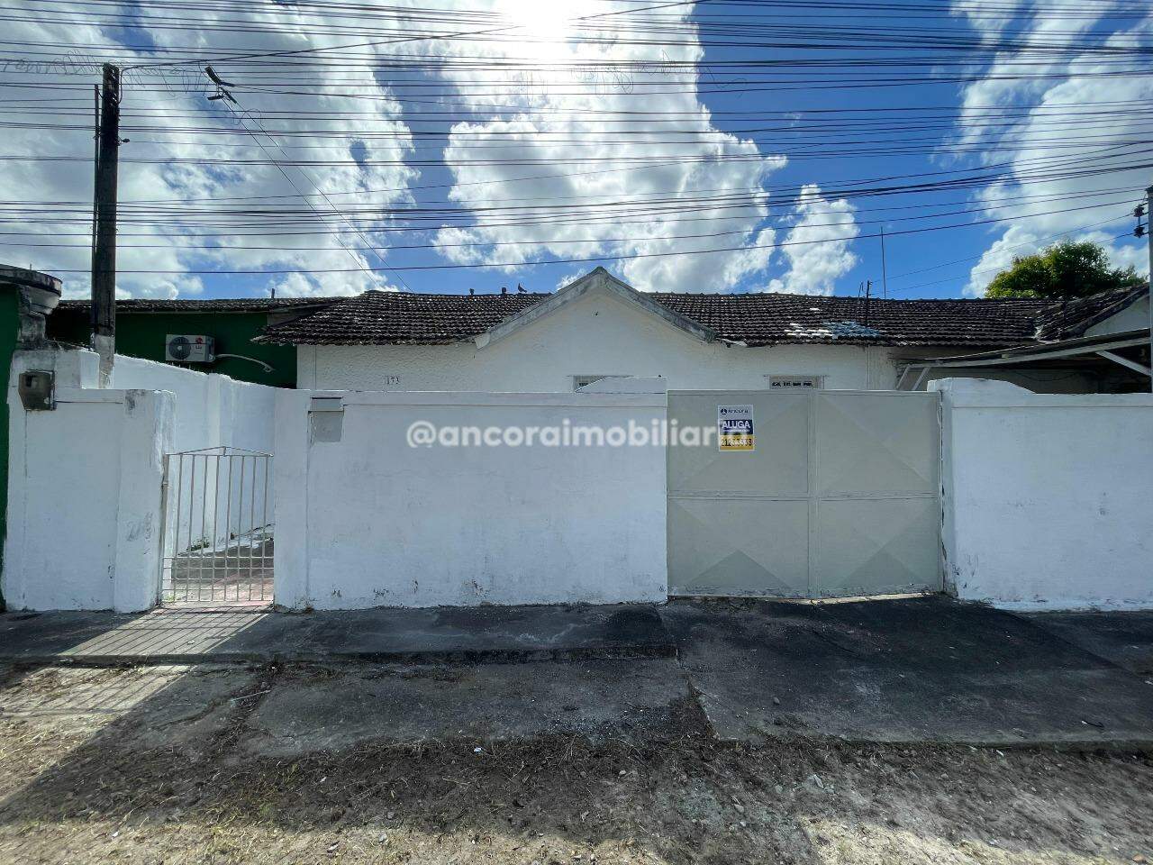 Casa para aluguel no Barro: 
