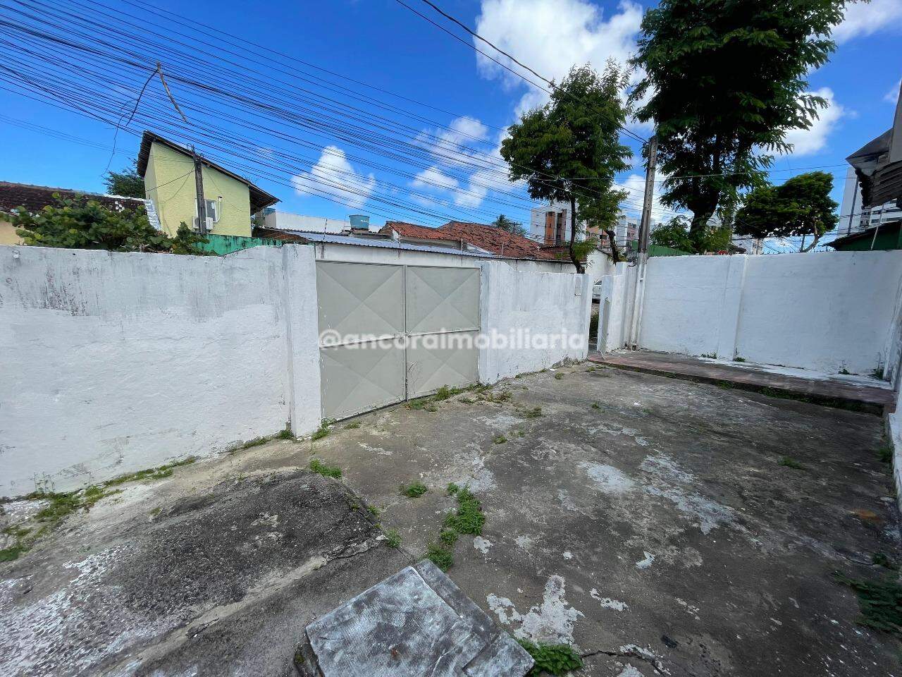 Casa para aluguel no Barro: 