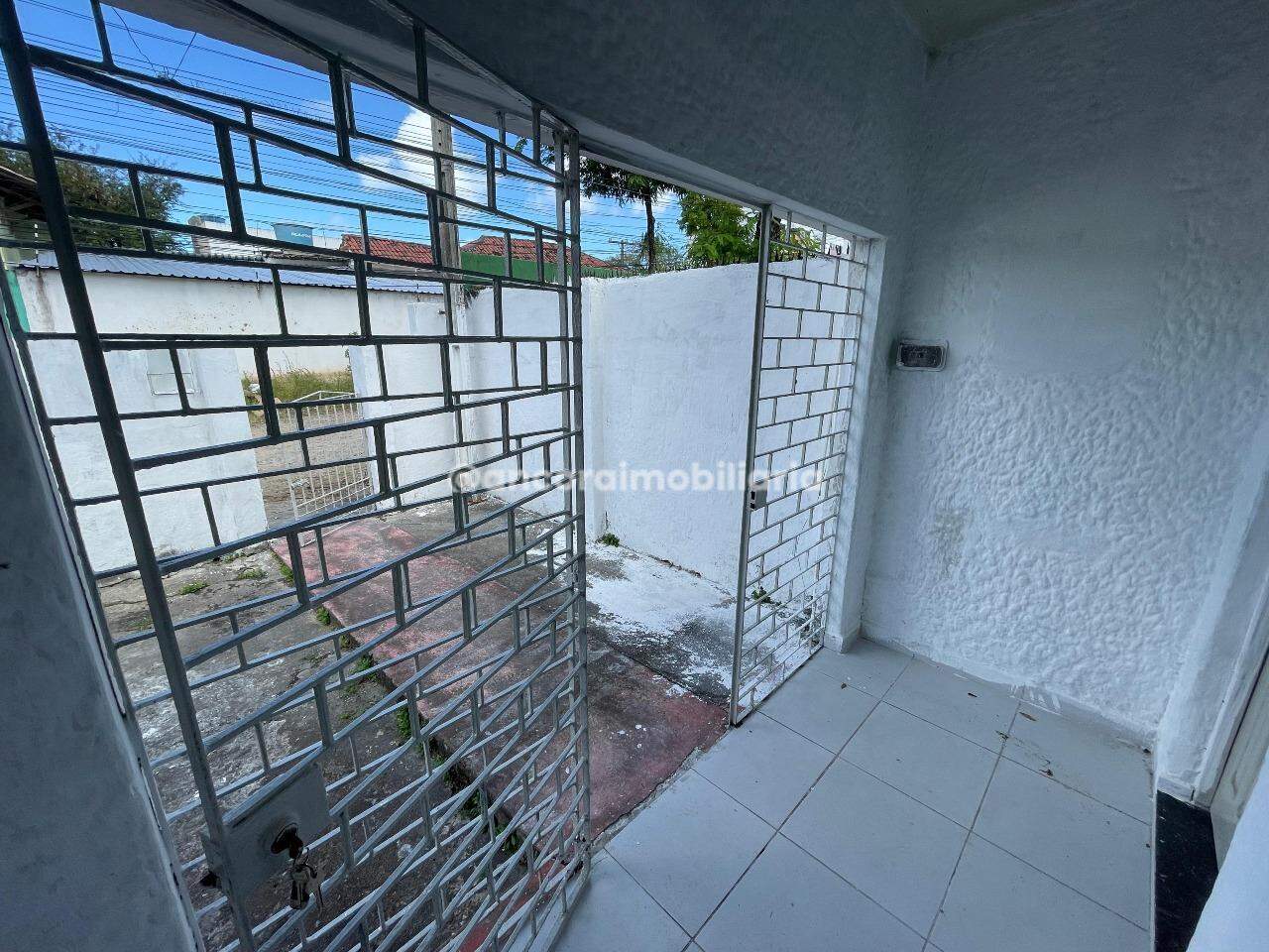 Casa para aluguel no Barro: 