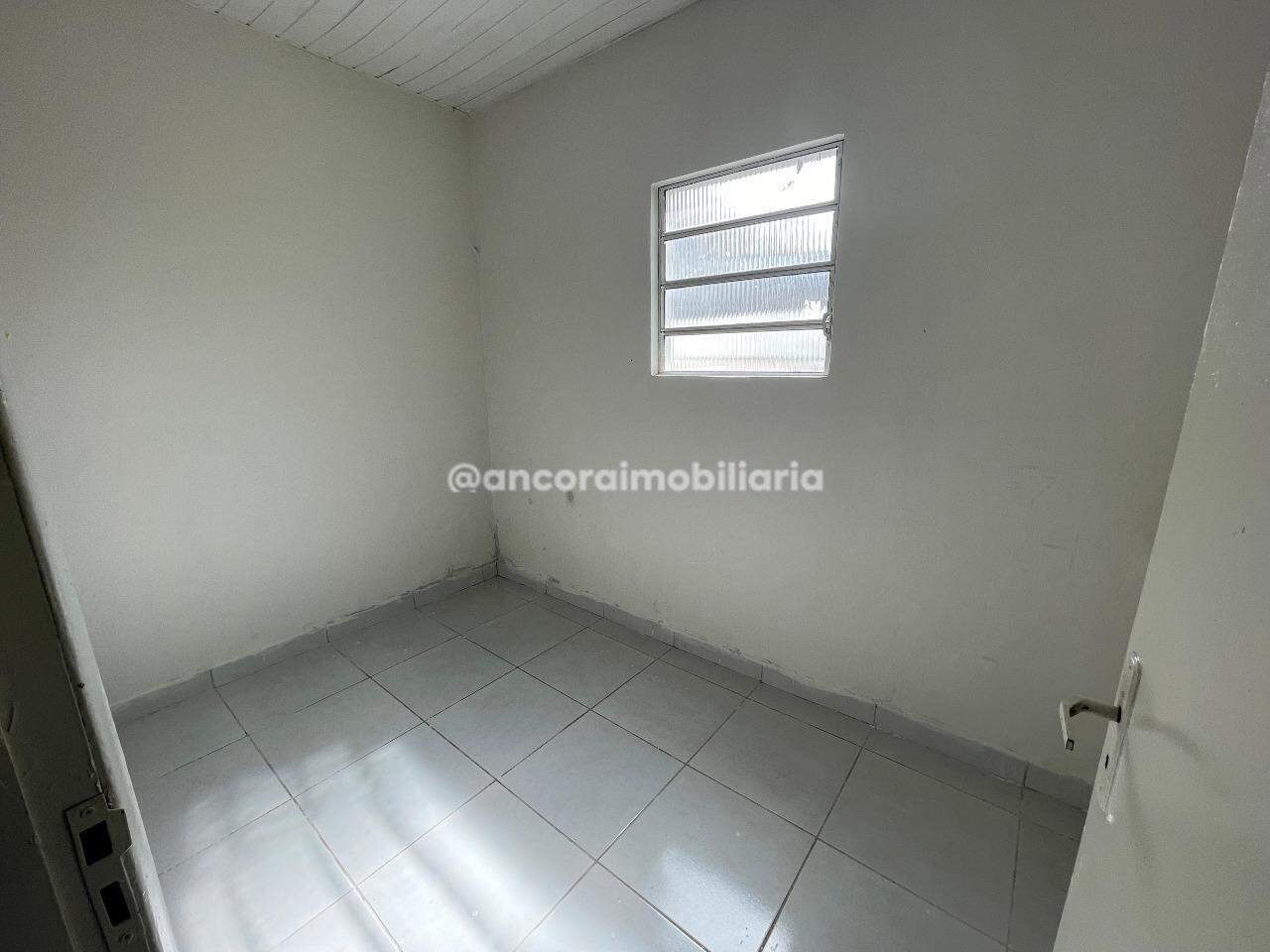 Casa para aluguel no Barro: 