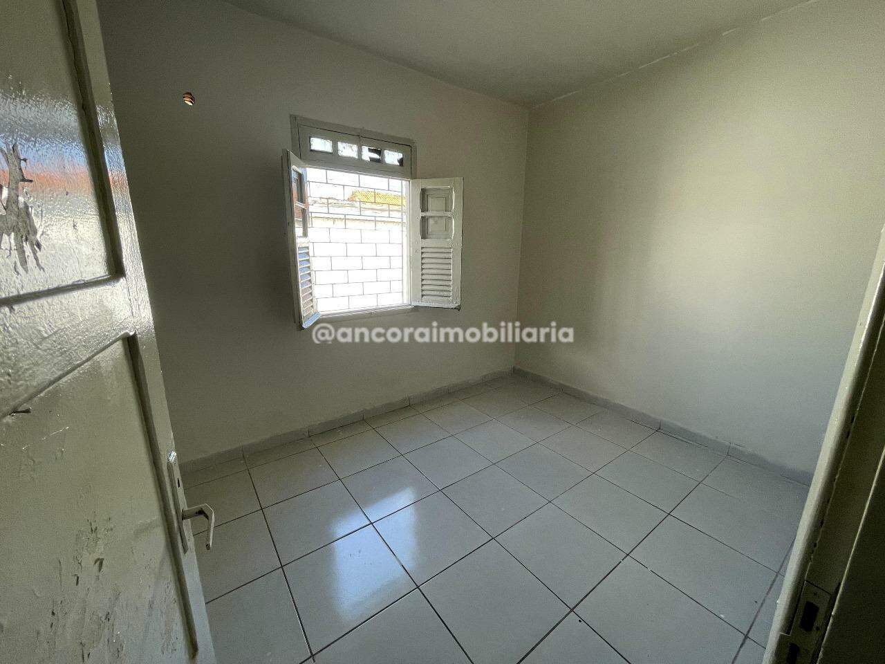 Casa para aluguel no Barro: 