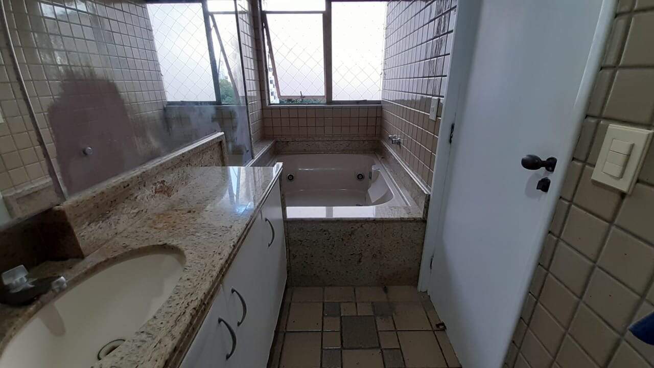 Apartamento à venda no Casa Forte: Banheiro Suíte Master