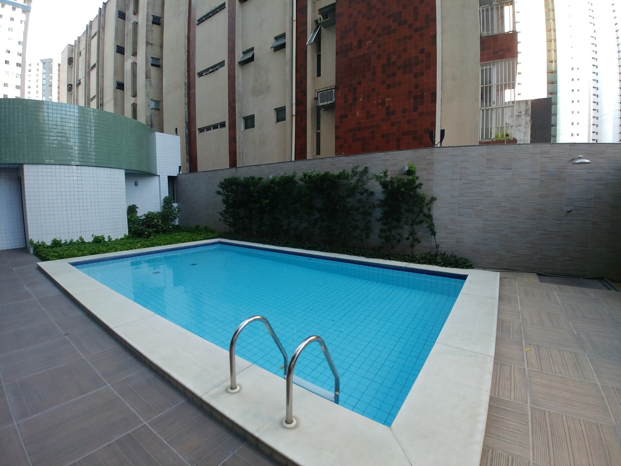 Apartamento para aluguel no Aflitos: 