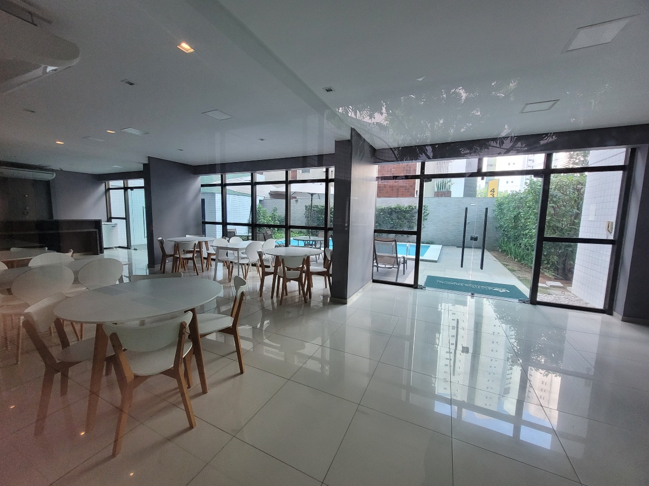 Apartamento para aluguel no Aflitos: 