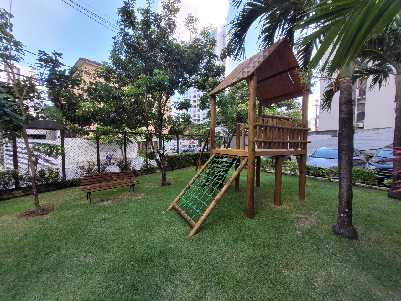 Apartamento para aluguel no Aflitos: 