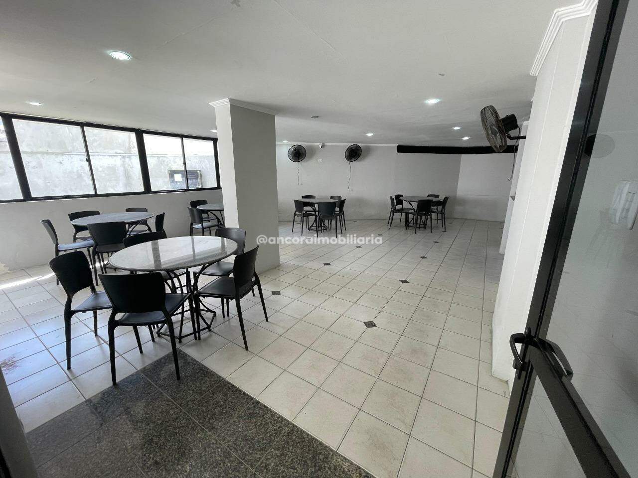 Apartamento para aluguel no Espinheiro: 