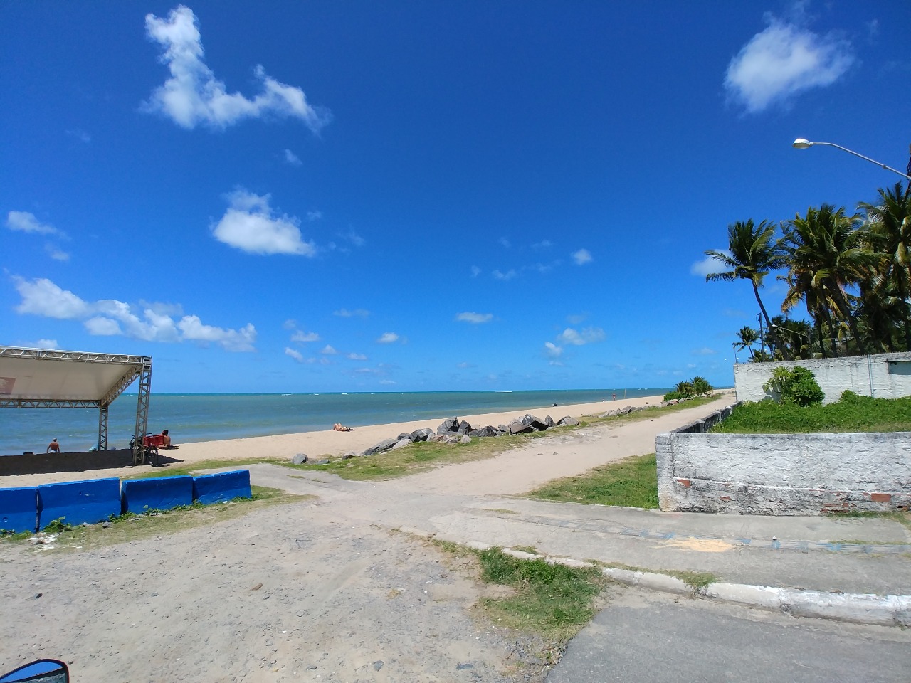 Casa Comercial para aluguel no Candeias: 