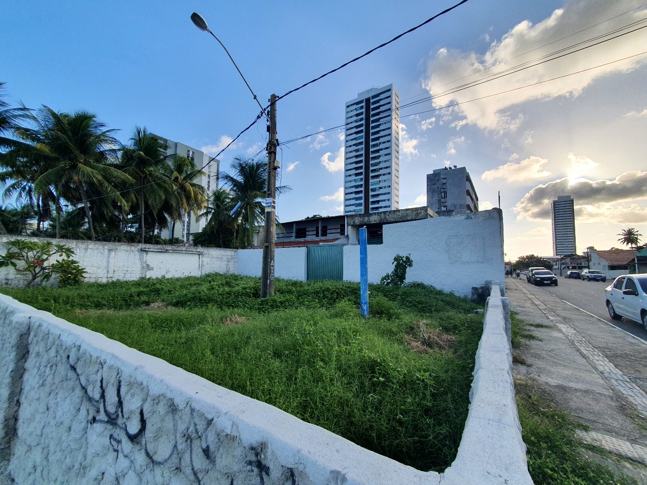Casa Comercial para aluguel no Candeias: 