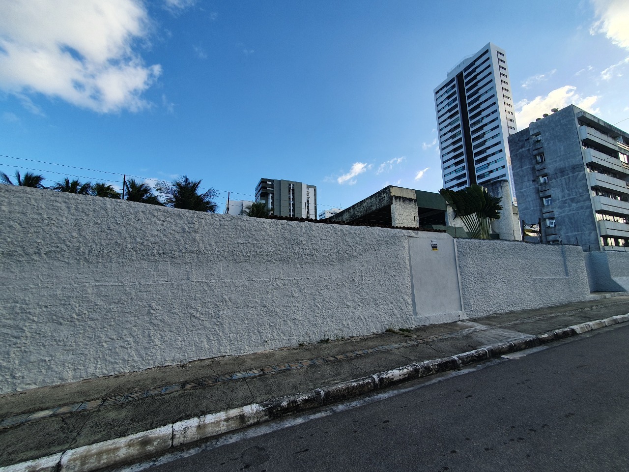 Casa Comercial para aluguel no Candeias: 