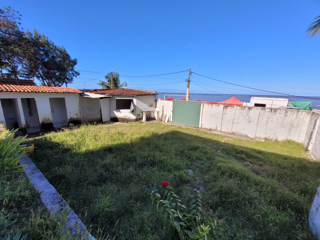 Casa Comercial para aluguel no Candeias: 