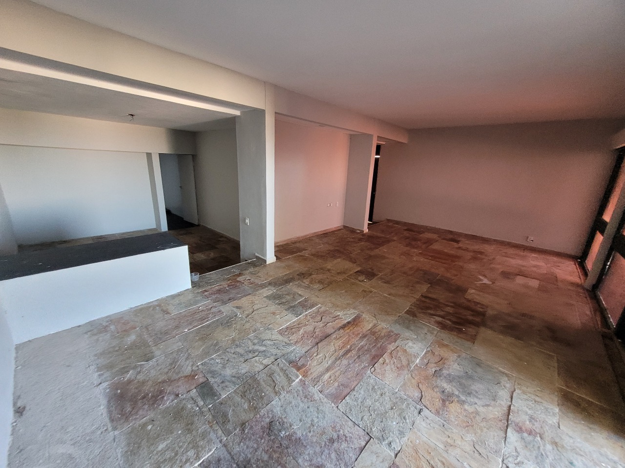 Casa Comercial para aluguel no Candeias: 