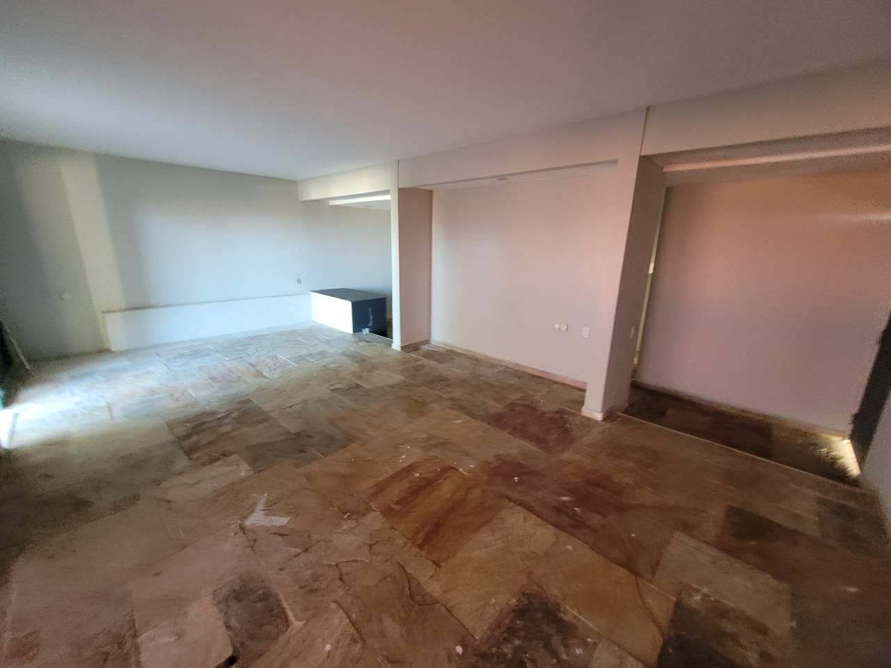 Casa Comercial para aluguel no Candeias: 