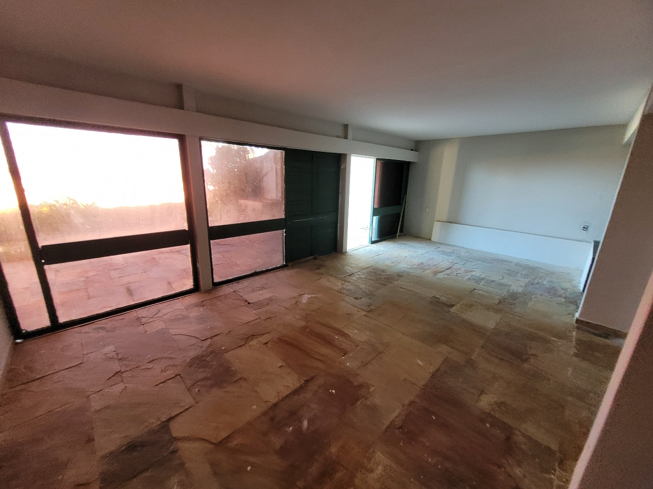 Casa Comercial para aluguel no Candeias: 