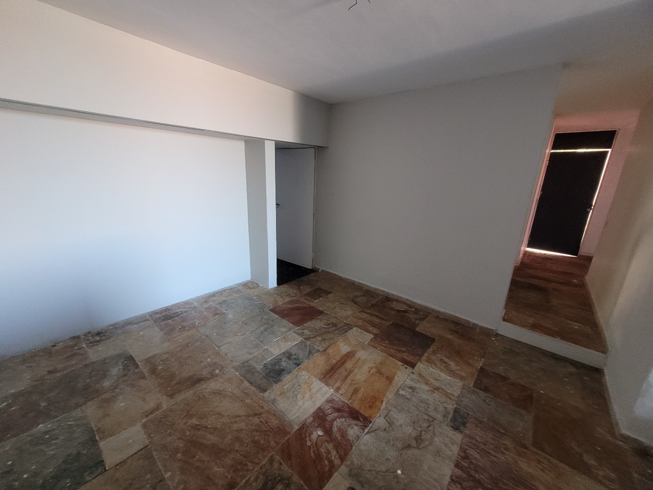 Casa Comercial para aluguel no Candeias: 