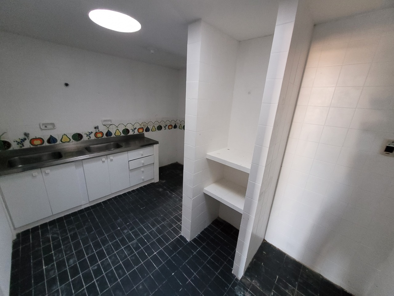 Casa Comercial para aluguel no Candeias: 