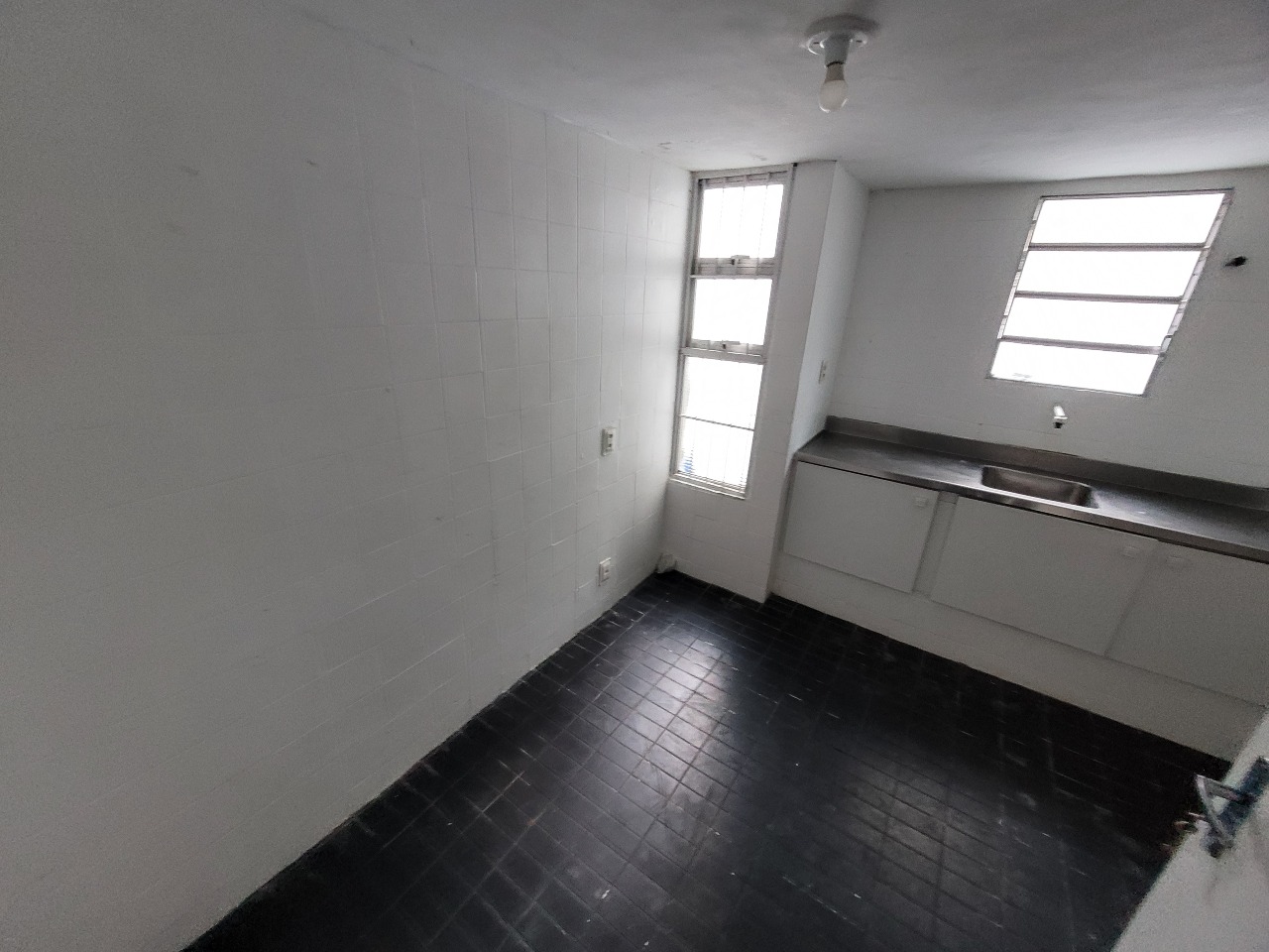 Casa Comercial para aluguel no Candeias: 