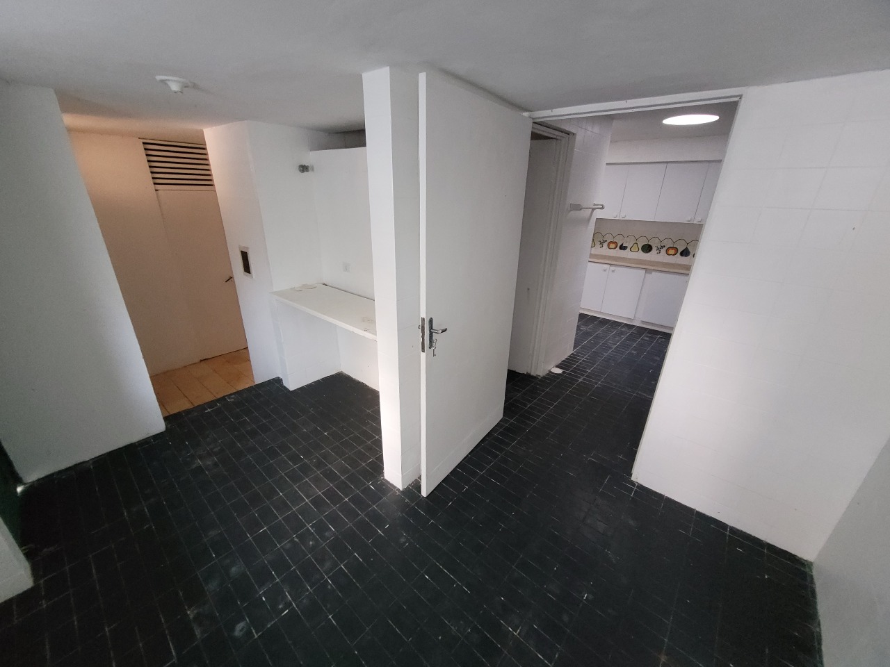 Casa Comercial para aluguel no Candeias: 