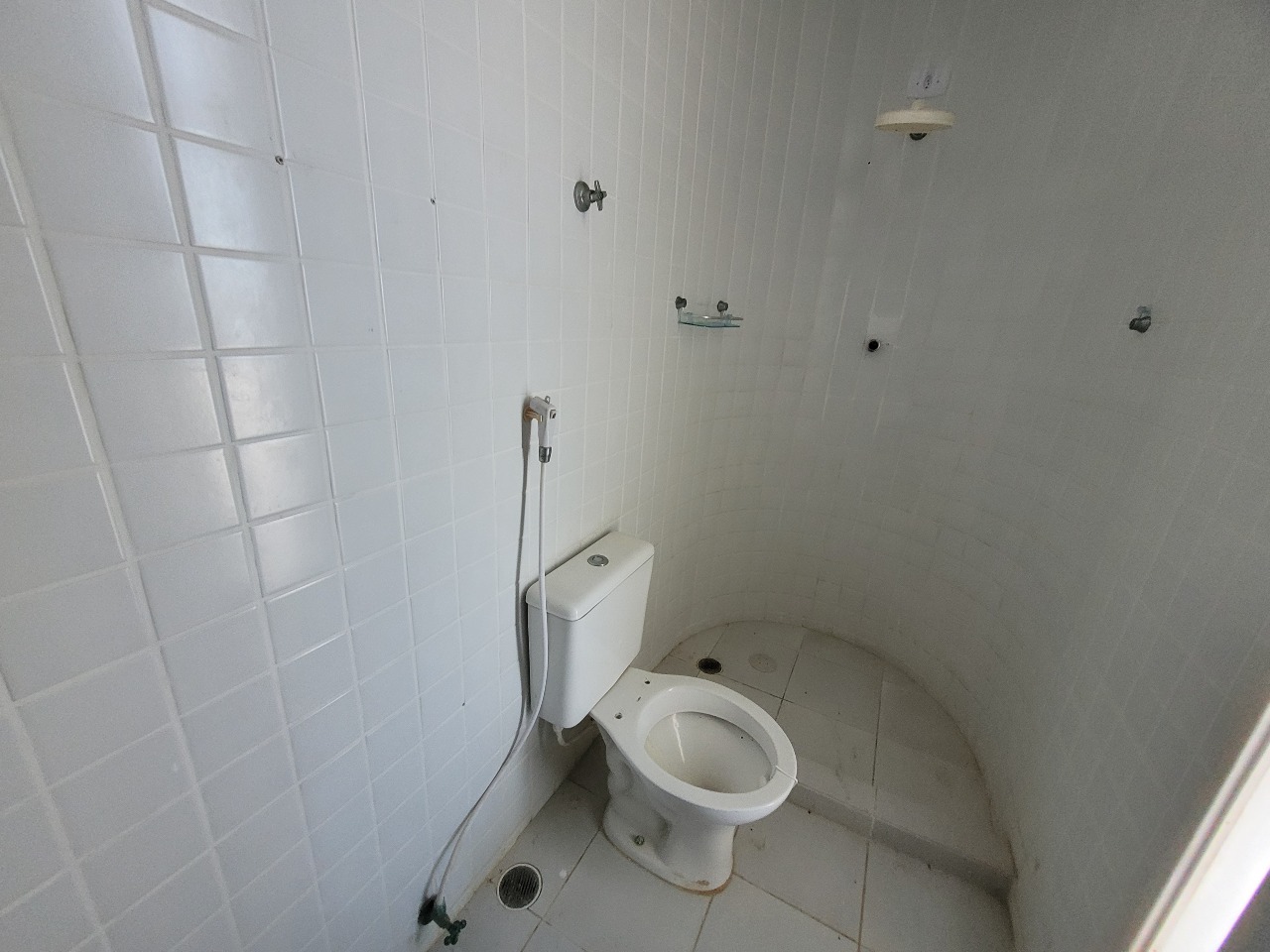 Casa Comercial para aluguel no Candeias: 