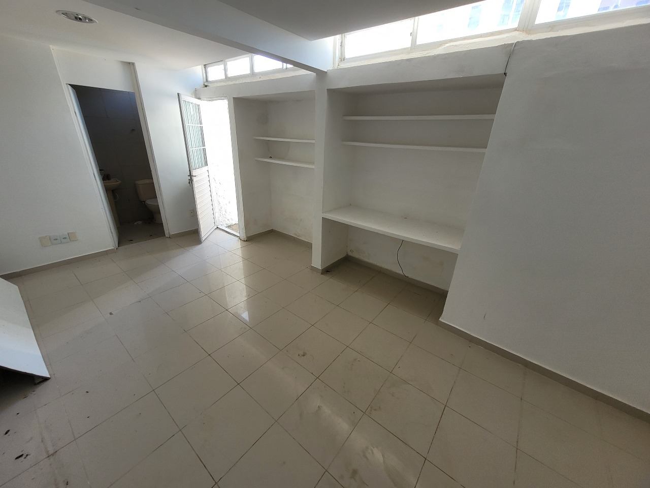 Casa Comercial para aluguel no Candeias: 
