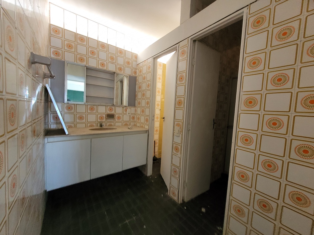 Casa Comercial para aluguel no Candeias: 