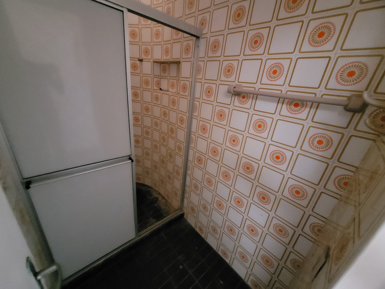 Casa Comercial para aluguel no Candeias: 