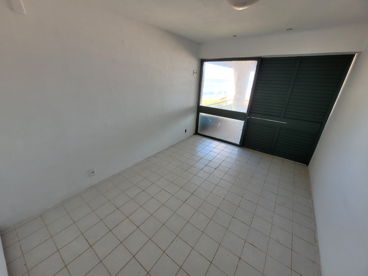 Casa Comercial para aluguel no Candeias: 