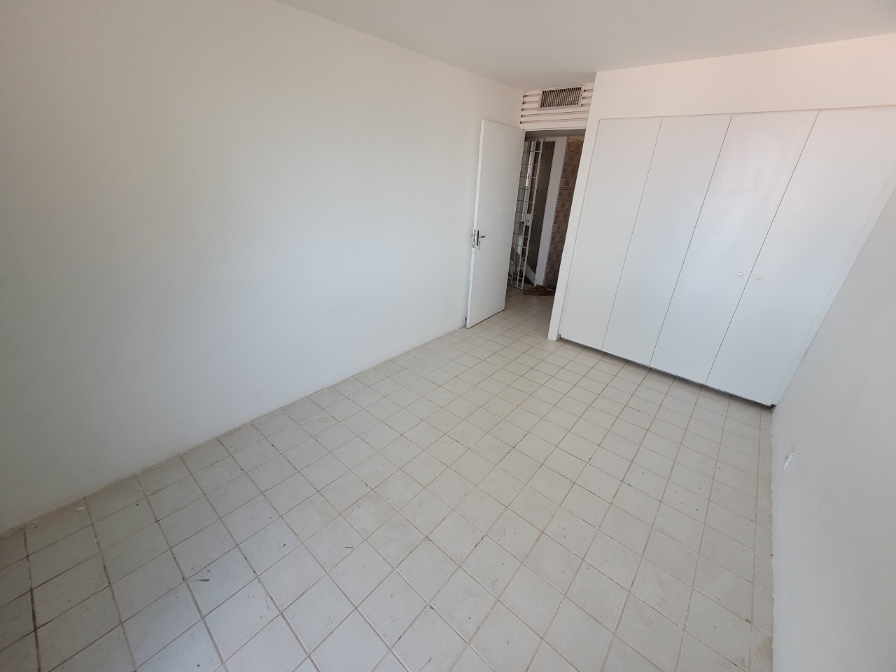 Casa Comercial para aluguel no Candeias: 