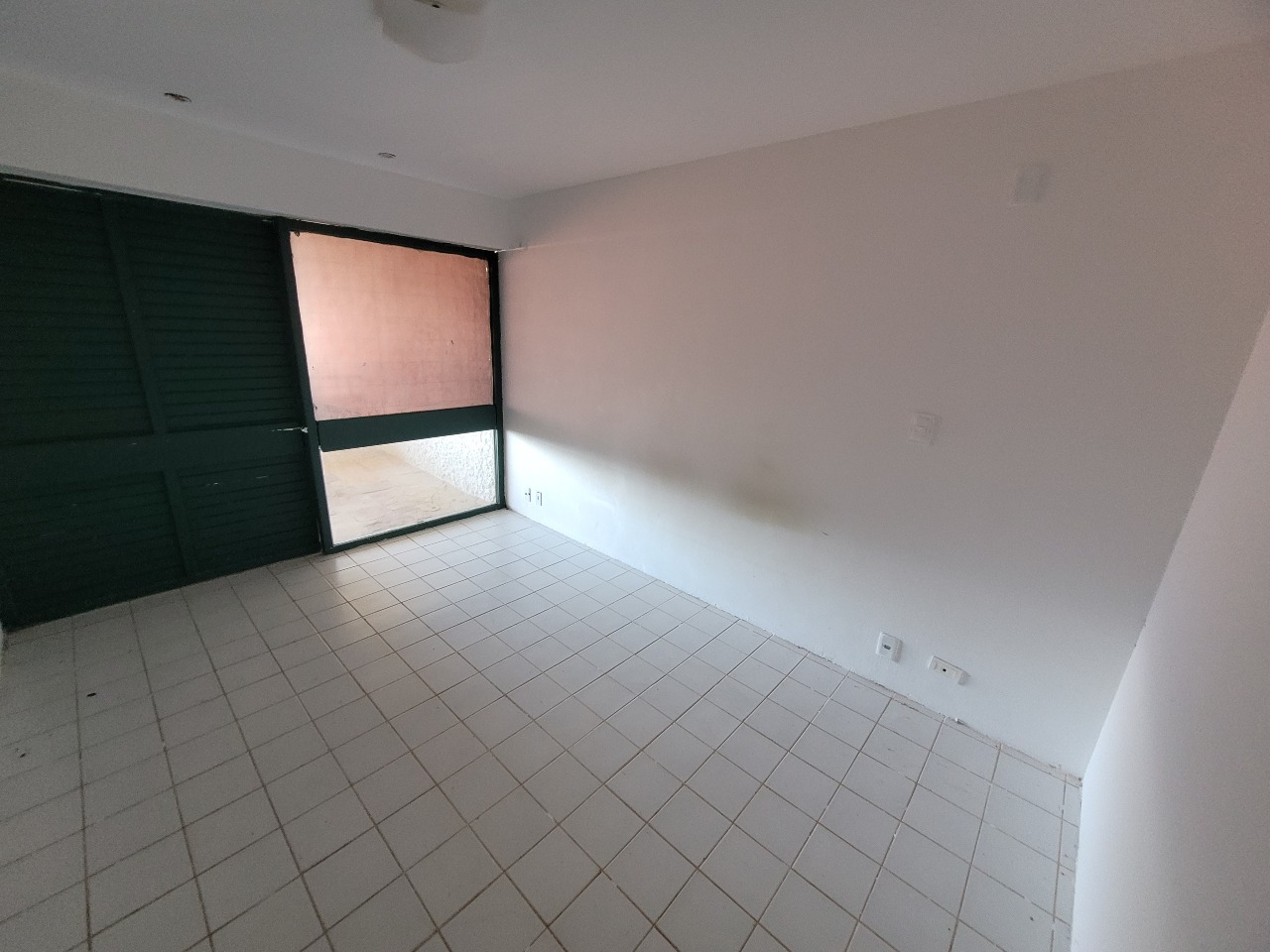 Casa Comercial para aluguel no Candeias: 