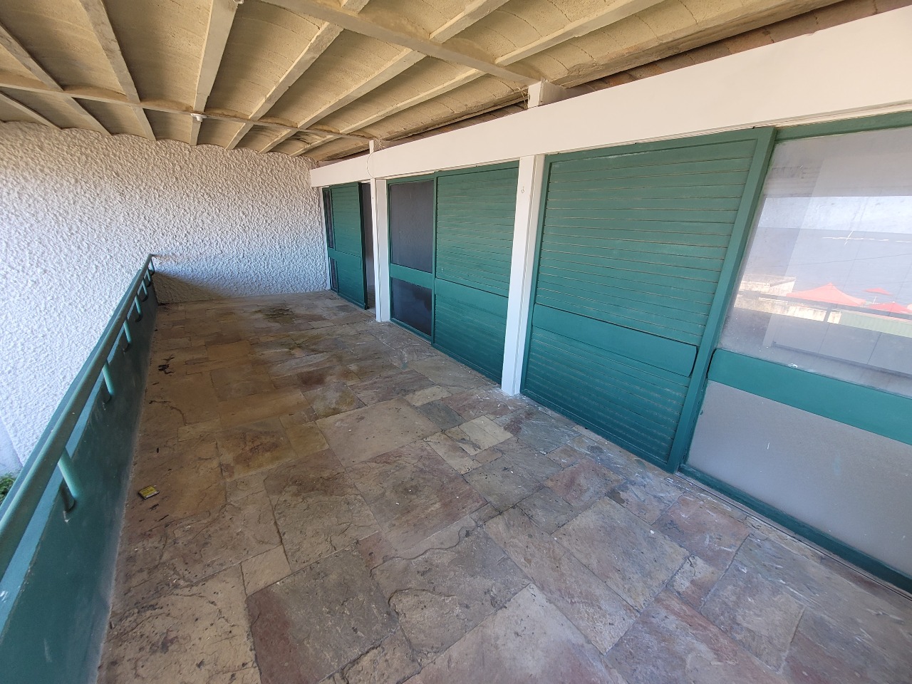 Casa Comercial para aluguel no Candeias: 