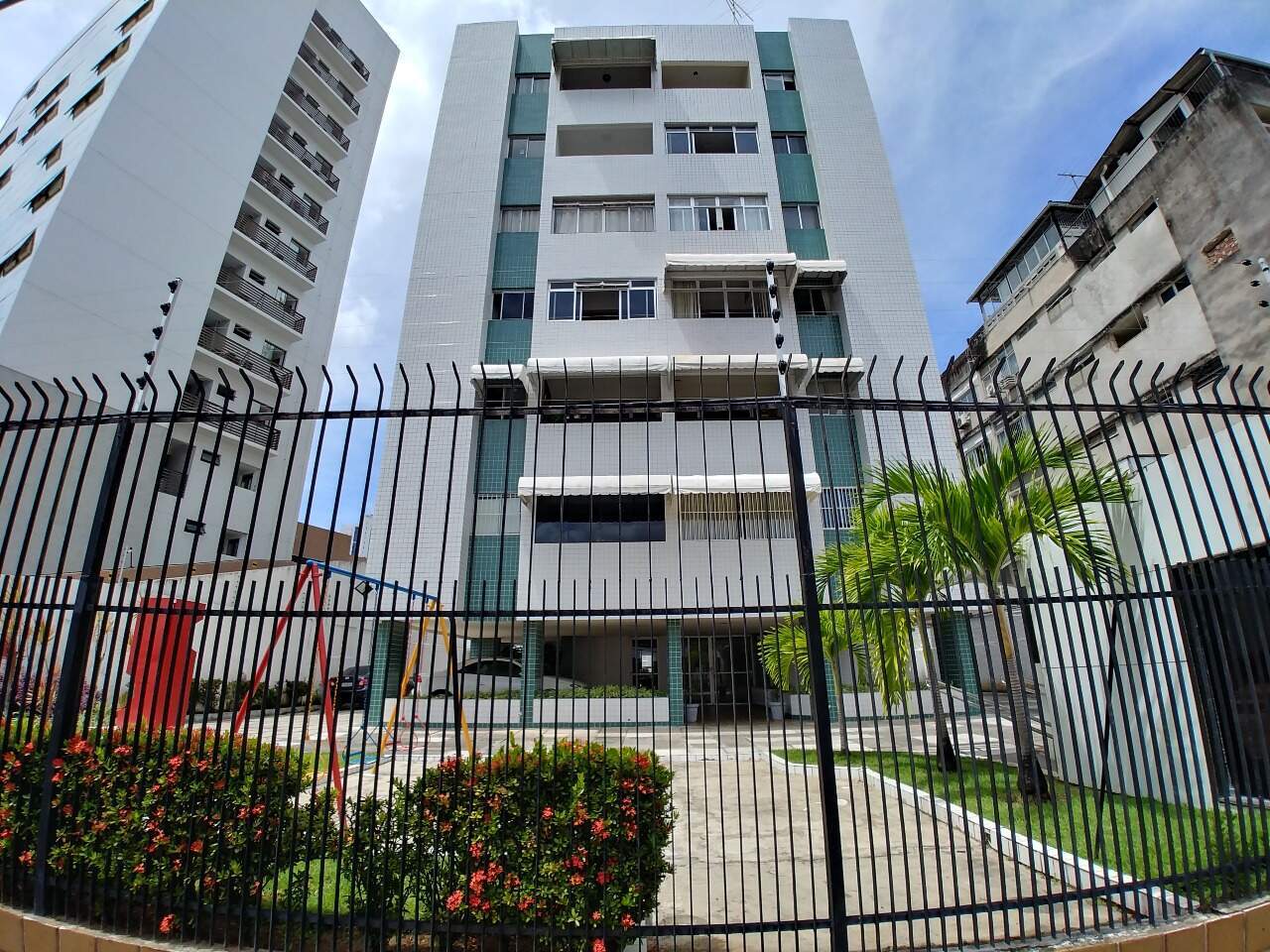 Apartamento para aluguel no Aflitos: 