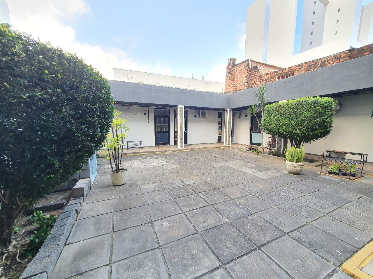 Sala para aluguel no Graças: 