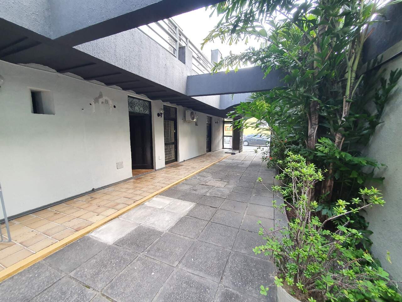 Sala para aluguel no Graças: 