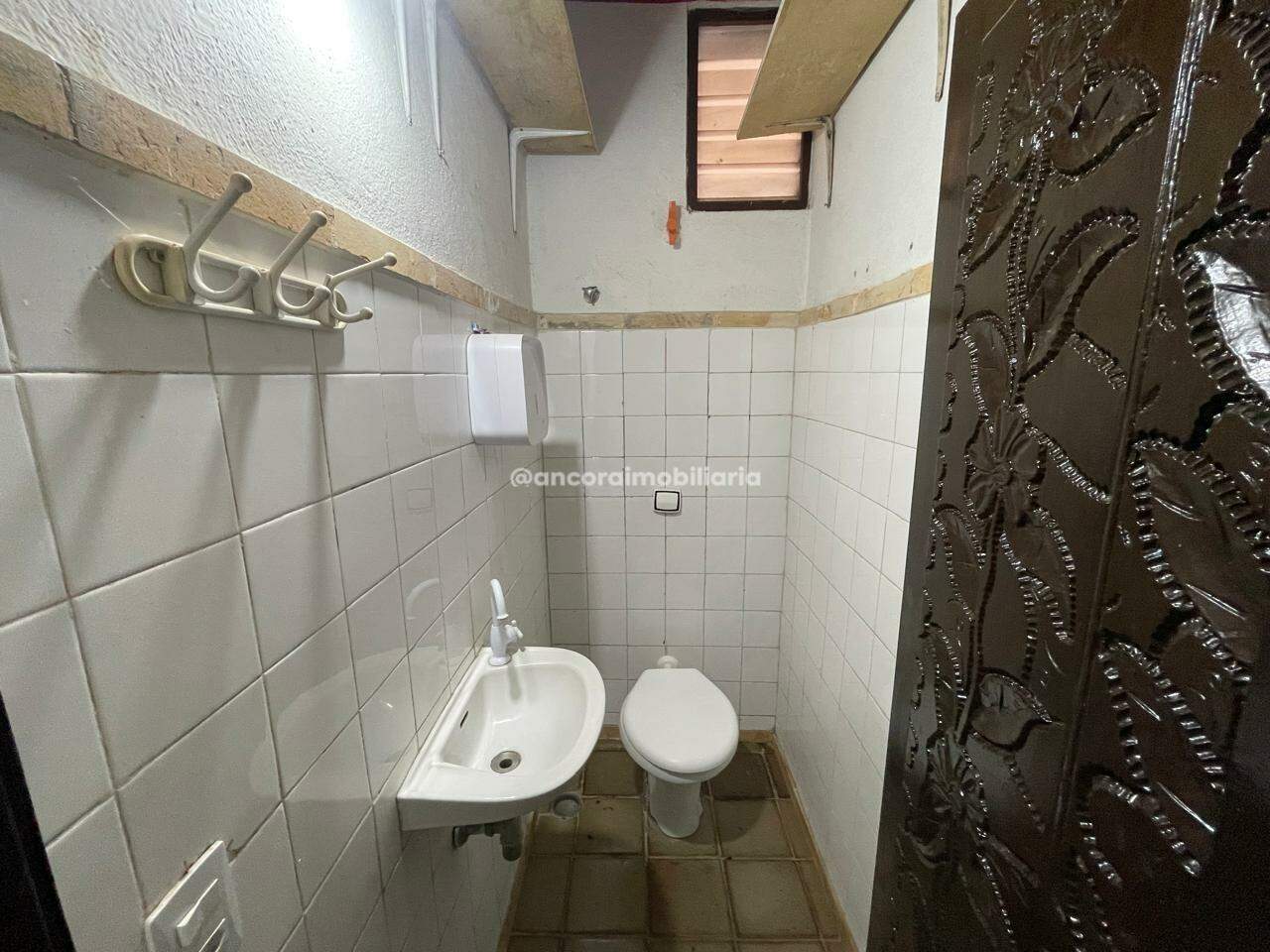 Sala para aluguel no Graças: 
