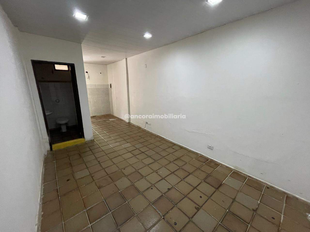 Sala para aluguel no Graças: 