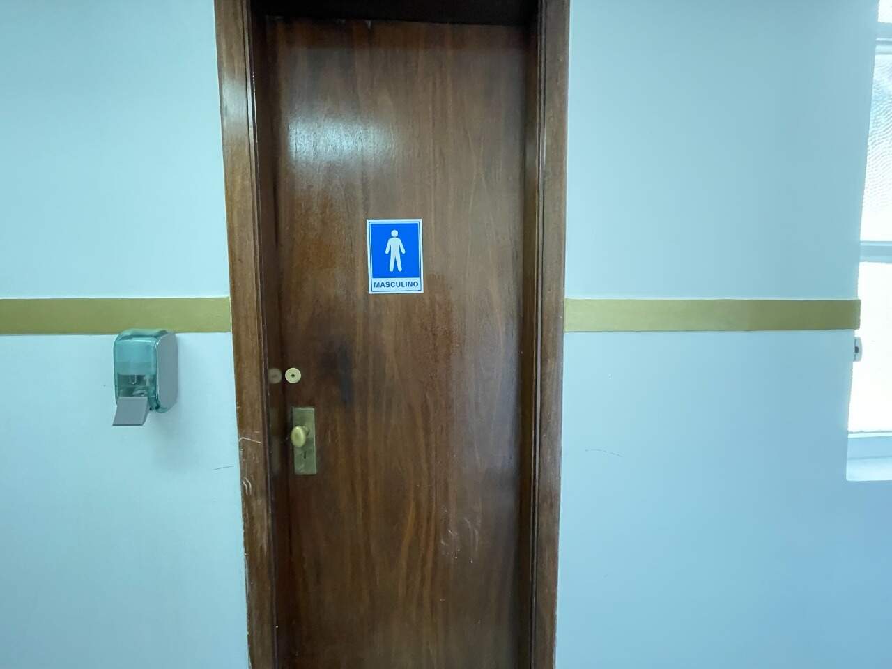 Sala para aluguel no Recife: Entrada Bw Masculino