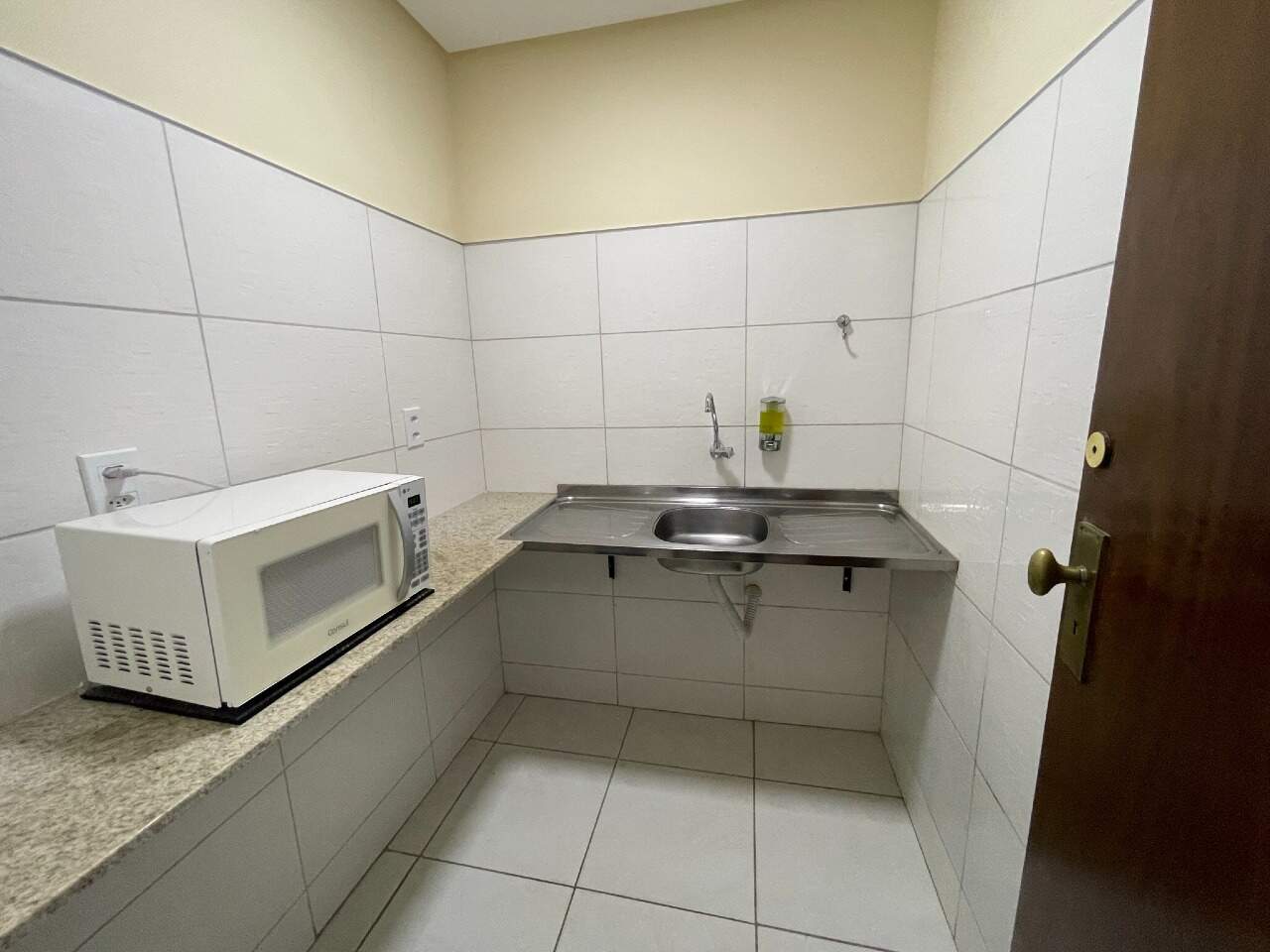 Sala para aluguel no Recife: Copa (para tdas do andar)