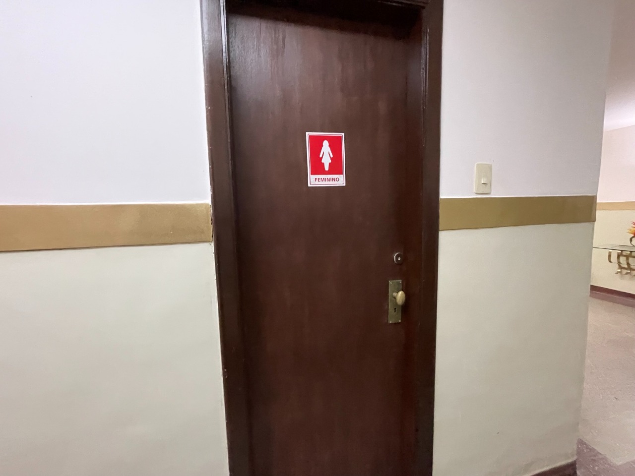 Sala para aluguel no Recife: Entrada Bw Feminino