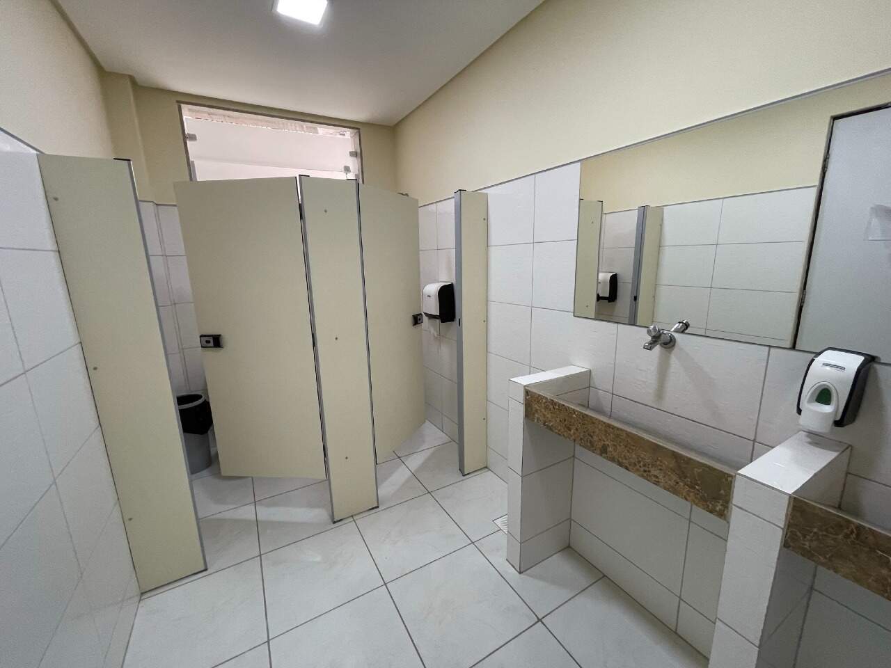 Sala para aluguel no Recife: Bw Feminino