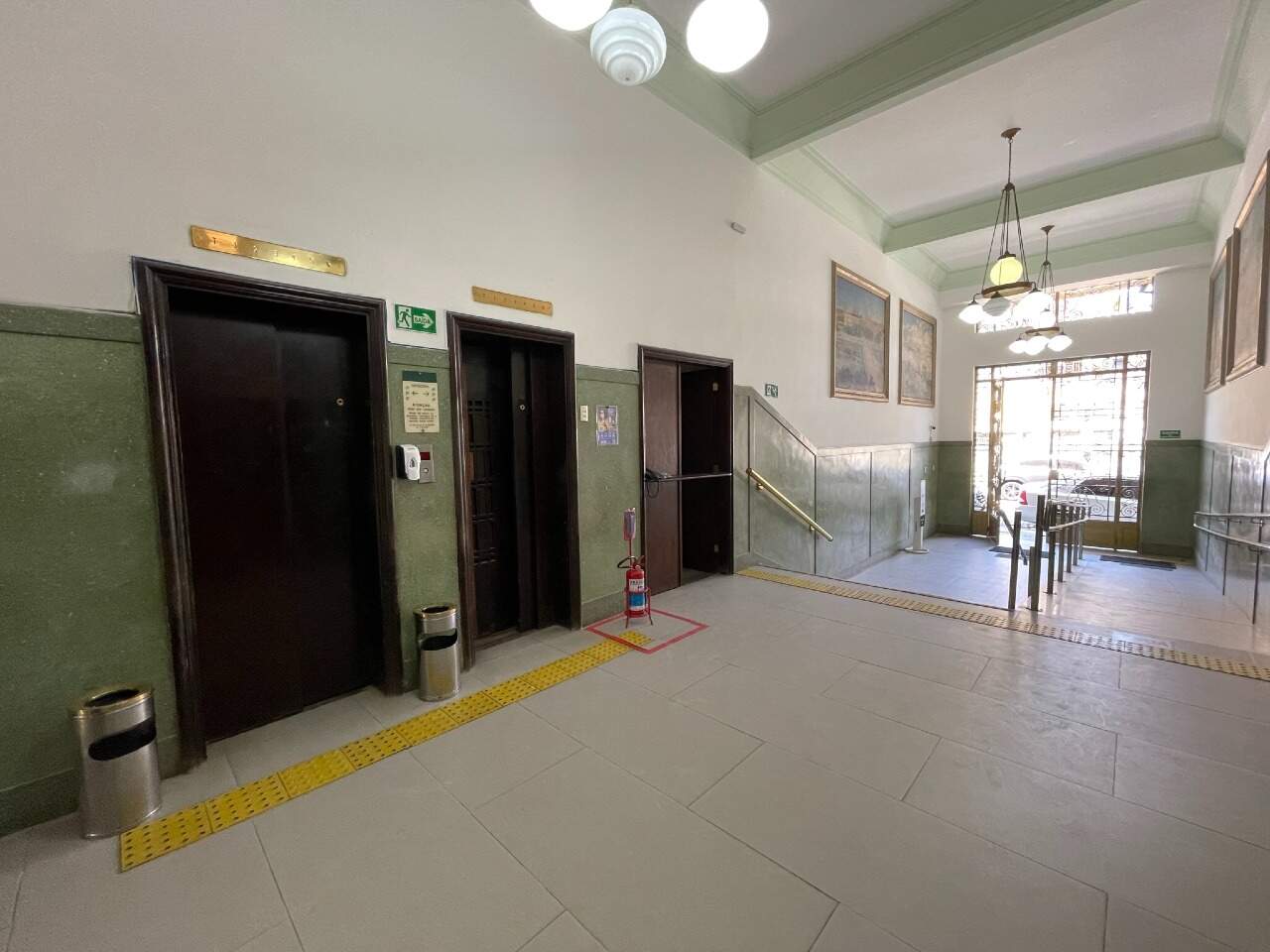 Sala para aluguel no Recife: Área comum / Elevador