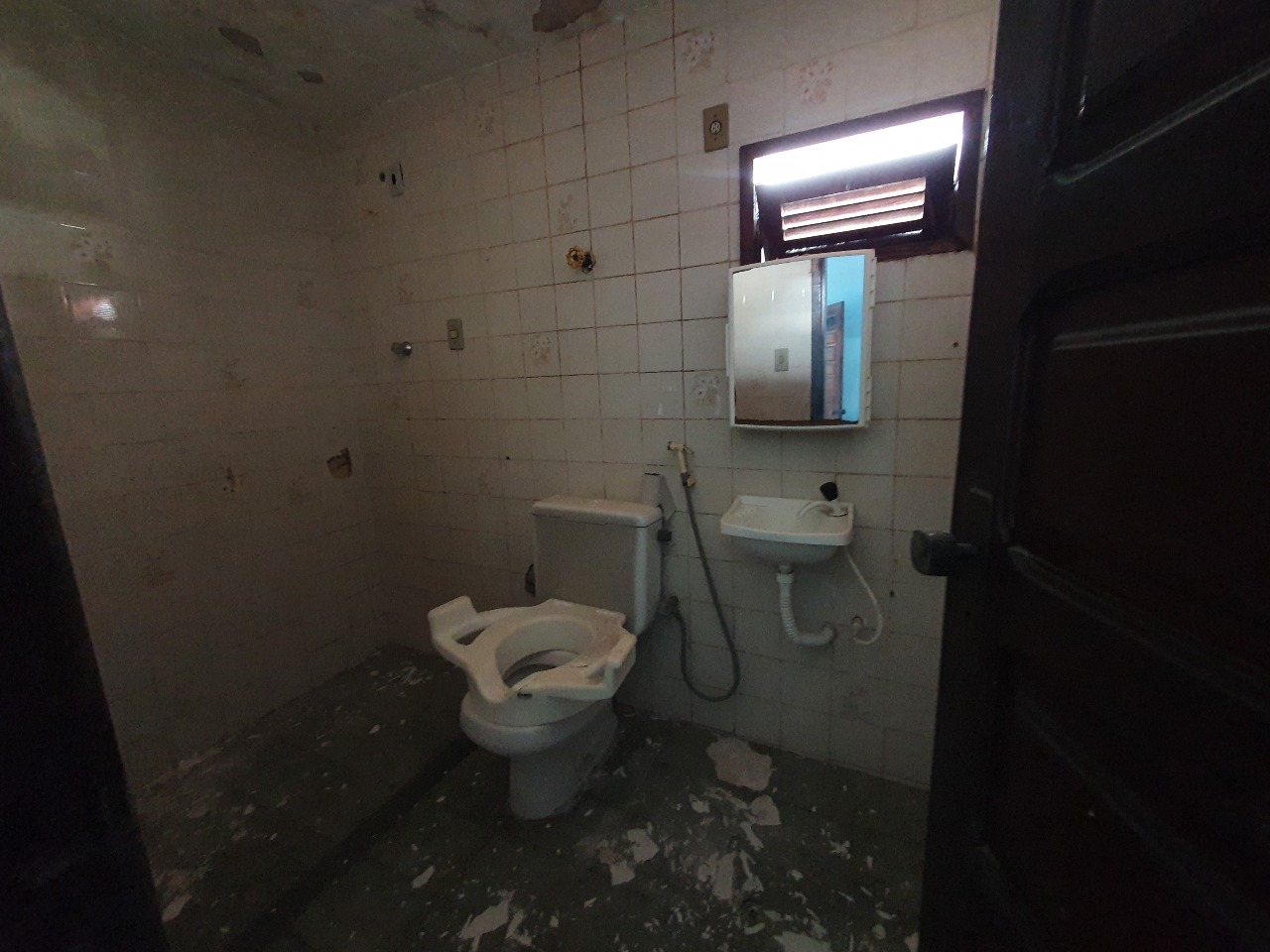 Casa Comercial para aluguel no Iputinga: 