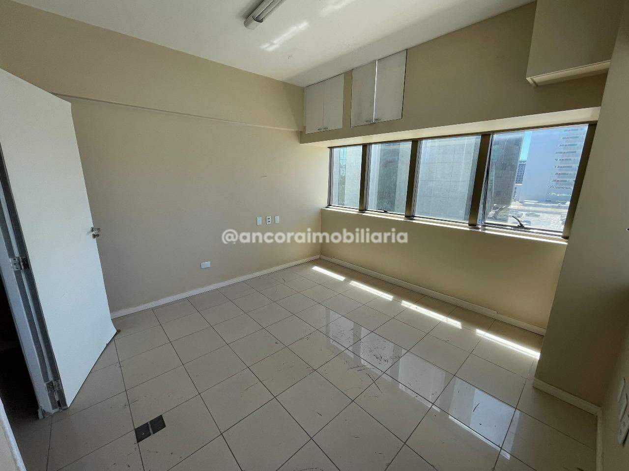 Sala para aluguel no Ilha do Leite: 