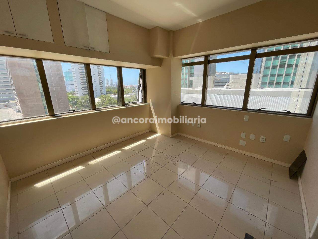 Sala para aluguel no Ilha do Leite: 