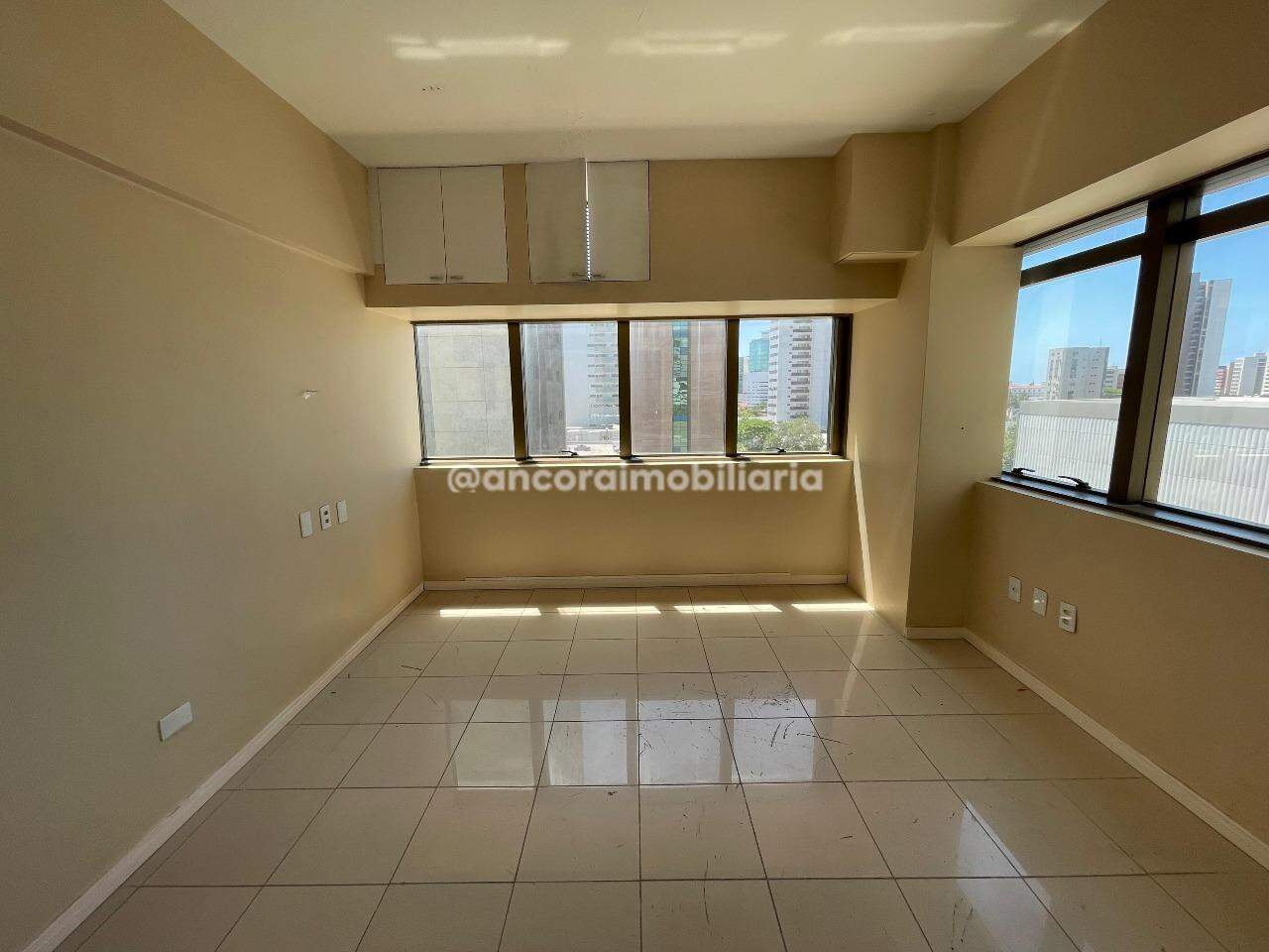 Sala para aluguel no Ilha do Leite: 