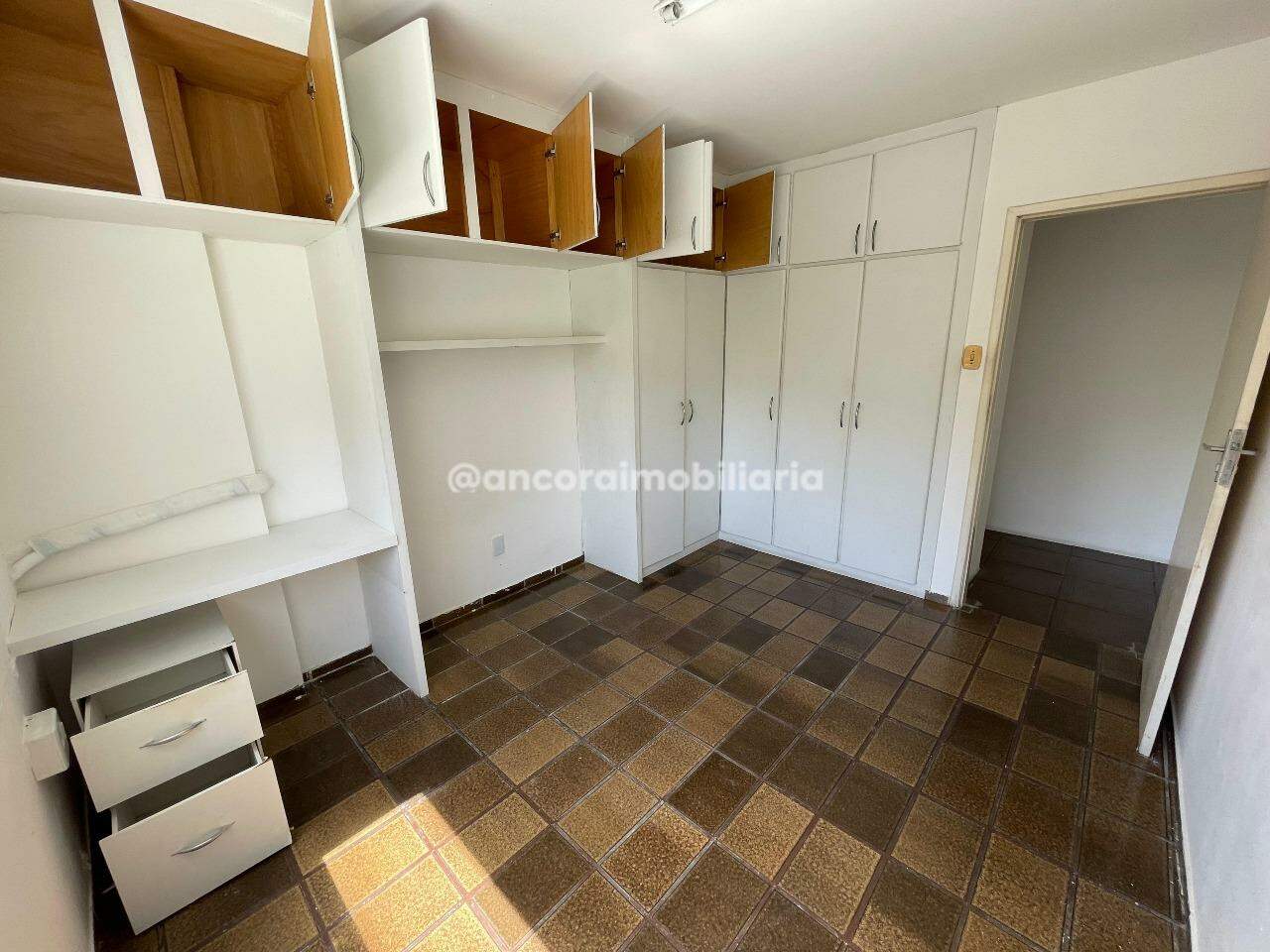 Apartamento para aluguel no Derby: 