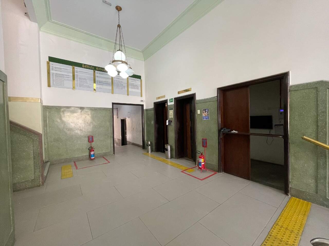 Sala para aluguel no Recife: Área comum / Elevador