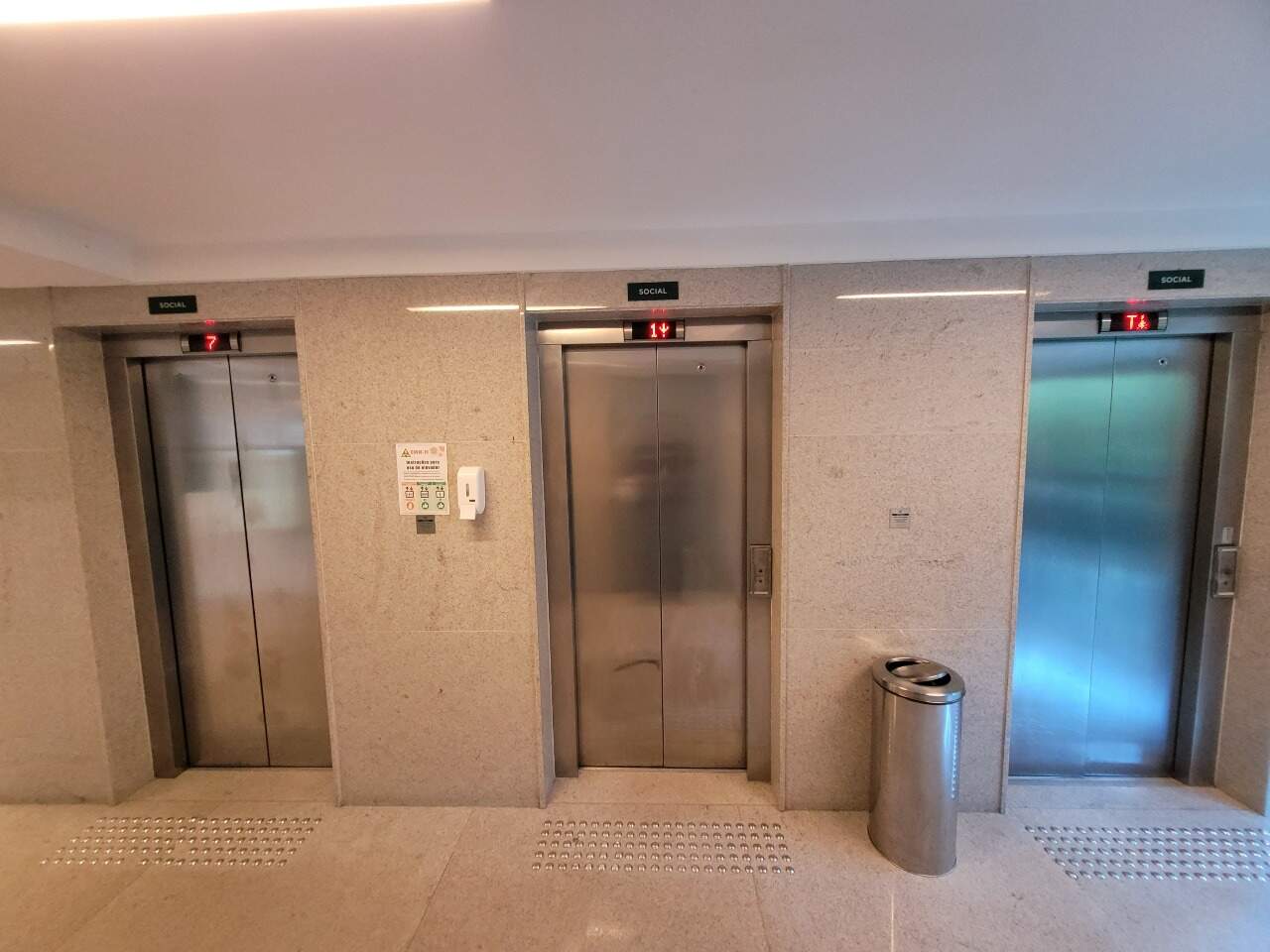 Sala para aluguel no Aflitos: 