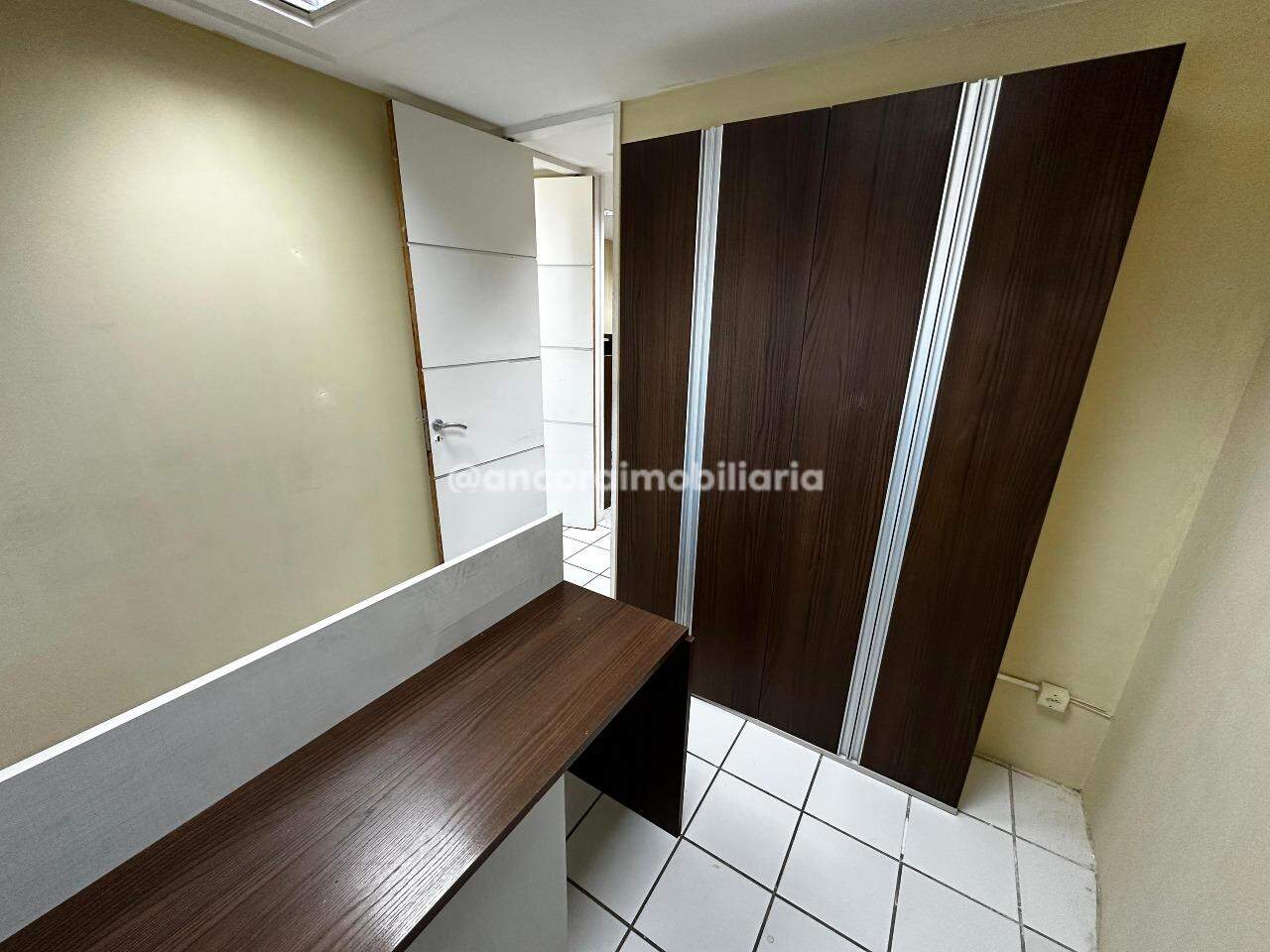 Sala para aluguel no Ilha do Leite: 